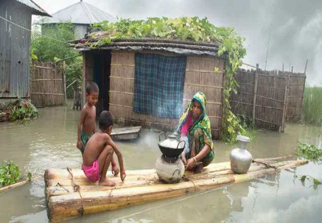 বন্যার পানিতে দুই সপ্তাহে ৩৭ শিশুর মৃত্যু