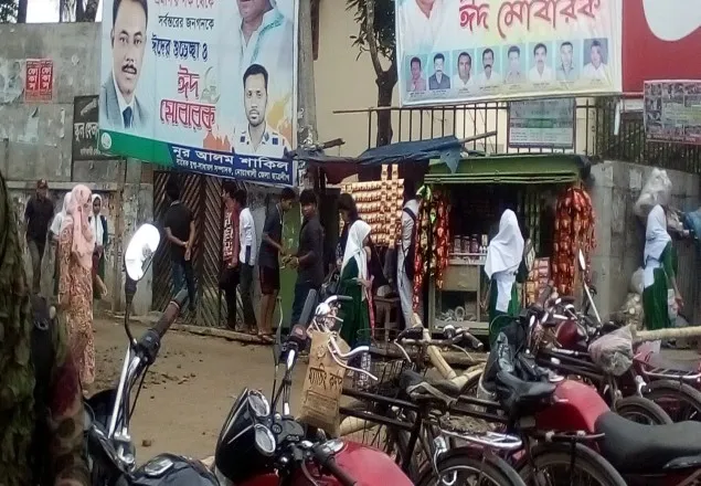 স্কুল কলেজের সামনে বখাটেদের উৎপাত, উদ্বিগ্ন অভিভাবক!