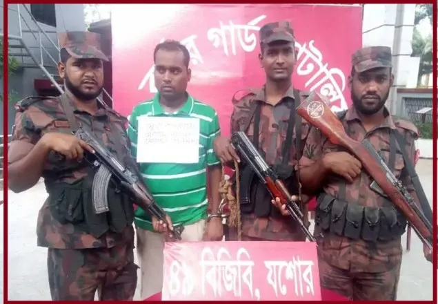 বিপুর পরিমাণ বৈদেশিক মুদ্রাসহ ভারতীয় নাগরিক আটক  