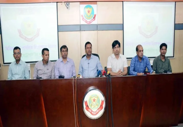 ব্যাংক থেকে অর্থ উত্তোলনের পর ডিবি পরিচয়ে ডাকাতি