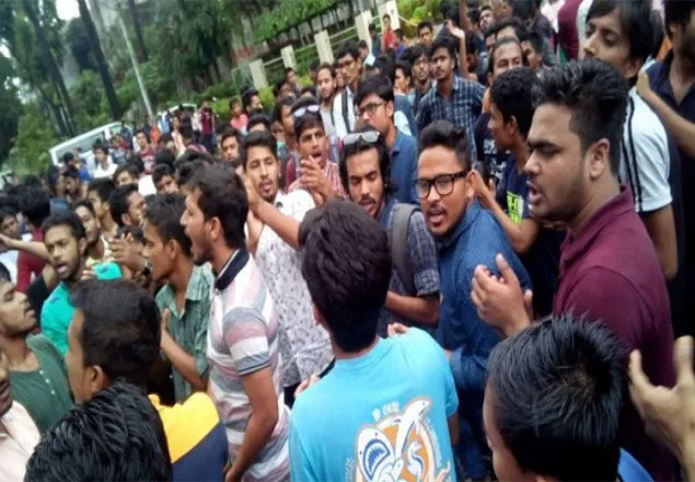 কেন্দ্রীয় নেতাদের সামনেই অনাস্থা জানিয়ে স্লোগান-উত্তেজনা