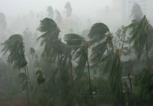 ৬ বিভাগে ভারি বর্ষণের সঙ্গে ভূমিধসের শঙ্কা
