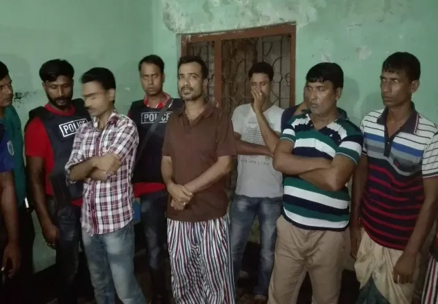 জুয়া খেলার সময় যুবলীগ নেতাসহ আটক ১৫ 