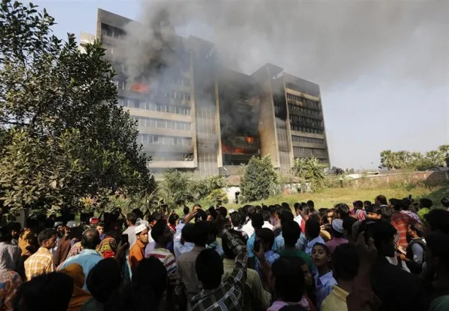 বাংলাদেশে ১ বছরে ১৮ হাজার অগ্নিকান্ড, নিহত ৫০