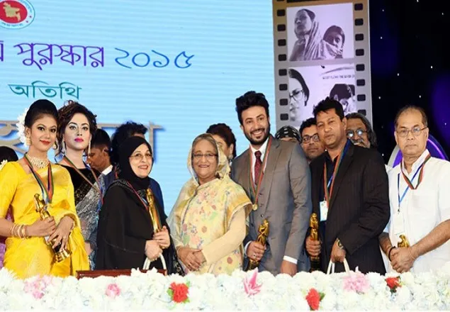 আজীবন সম্মাননা পেলেন শাবানা ও ফেরদৌসী 