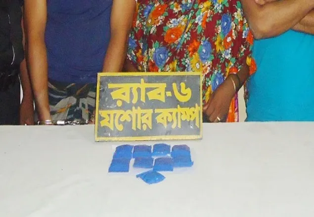 বেনাপোলে ২০০০ পিস ইয়াবাসহ ৩ মাদক ব্যবসায়ী আটক 