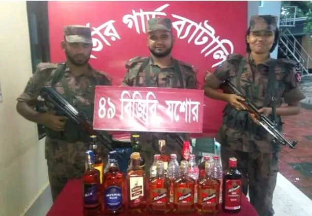 বেনাপোলে ১৮ বোতল ভারতীয় মদ উদ্ধার