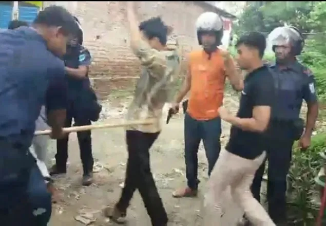 সোনারগাঁওয়ে শিবির সন্দেহে আটক ৪৩, পুলিশের লাঠিপেটা (ভিডিও)