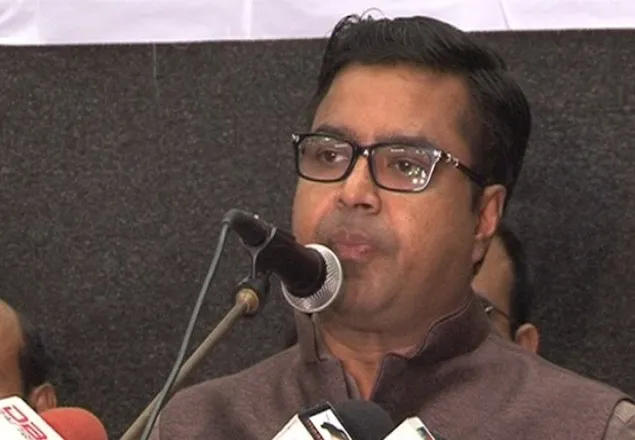 চিকুনগুনিয়ায় আক্রান্তদের বাড়িতে গিয়ে ফিজিওথেরাপিস্ট