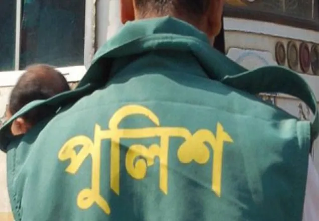 ইয়াবা দিয়ে ফাঁসানোর অভিযোগে দুই পুলিশ সদস্যকে প্রত্যাহার