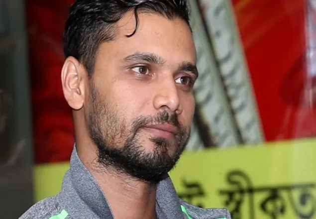 অসুস্থ হয়ে হাসপাতালে মাশরাফি 