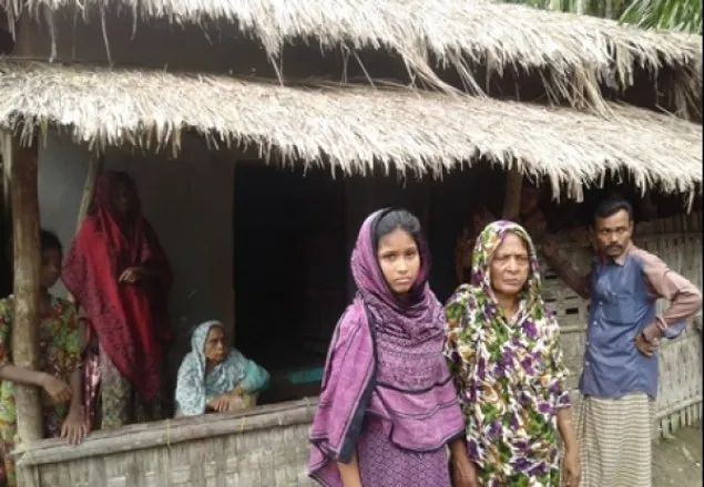টেকনাফে আইনশৃঙ্খলা বাহিনী পরিচয়ে রাতে বসতবাড়িতে ঢুকে তাণ্ডব, এলাকায় আতঙ্ক