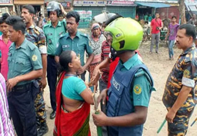মিরপুরে শ্রমিক-পুলিশ সংঘর্ষ, আহত ১০