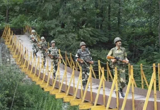 জম্মু-কাশ্মীর সীমান্তে ভারতীয় সেনার গুলিতে নিহত ৫