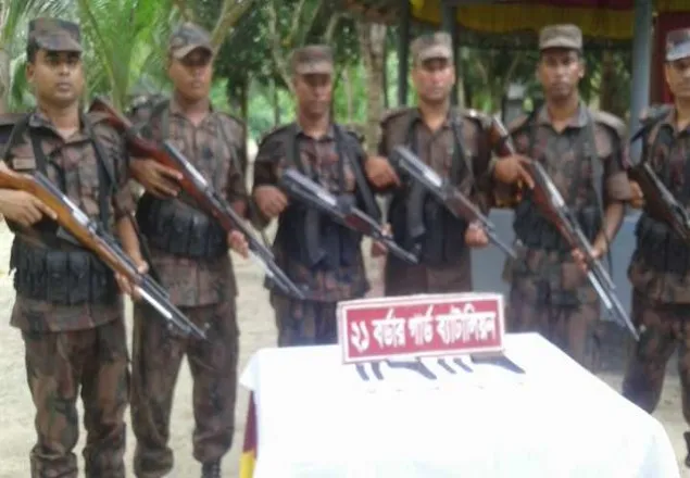 বেনাপোল সীমান্তে ২টি অস্ত্র ও ২০ রাউন্ড গুলি উদ্ধার
