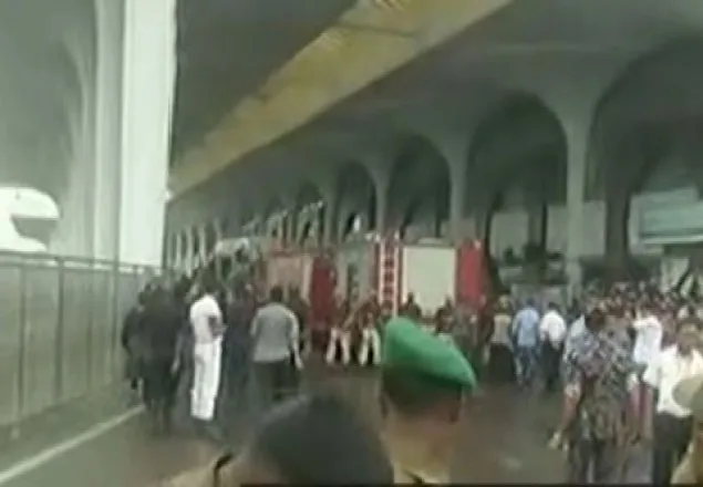 বিমান উড্ডয়ন বন্ধ : যোগাযোগ করে যাত্রীদের বিমানবন্দরে আসার আহ্বান