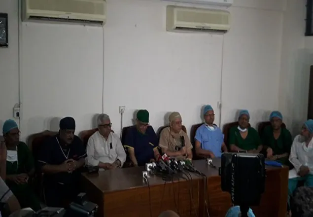 মুক্তামনির হাতের মাংসপিণ্ড অপসারণ, পর্যায়ক্রমে আরো ৬ অস্ত্রোপচার