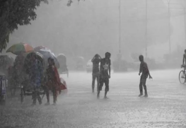 সারা দেশে বৃষ্টি অব্যাহত থাকতে পারে, ভূমিধসের আশঙ্কা
