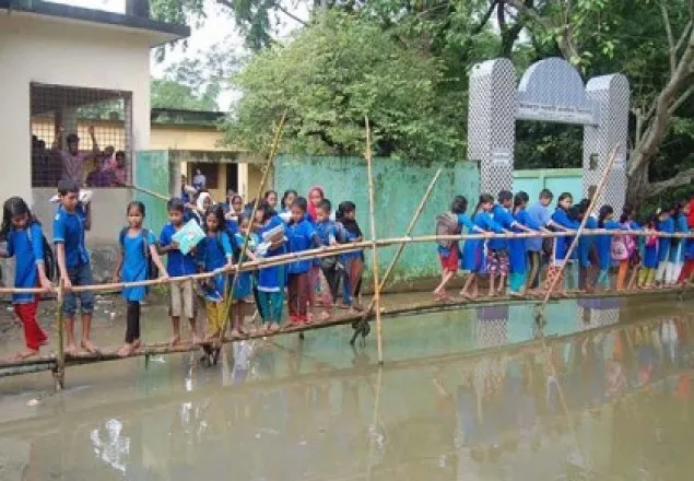 পানির নিচে ৫ গ্রাম, যোগাযোগ বিচ্ছিন্ন