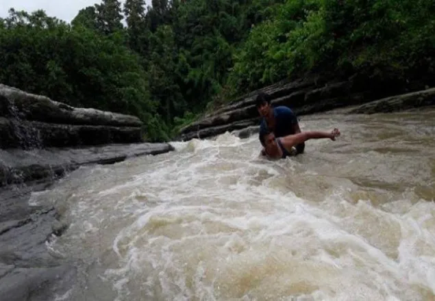 প্রাণে বেঁচে গেলেন চিত্রনায়ক ইমন 