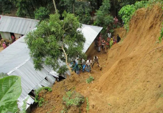 ভারি বৃষ্টিতে ভূমিধসের শঙ্কা