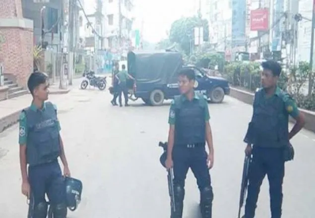রাজধানীর পান্থপথে জঙ্গি আস্তানা সন্দেহে হোটেল ঘেরাও