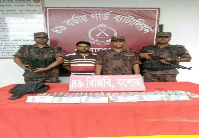 বেনাপোলে ২৮ লক্ষ ৫০ হাজার টাকাসহ হুন্ডি ব্যবসায়ী আটক