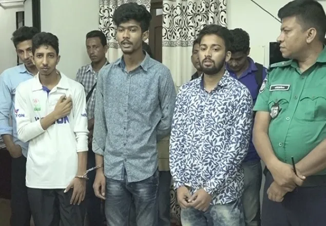 পুলিশ কর্মকর্তাকে মারধরে ৩ ছাত্রলীগ কর্মী আটক