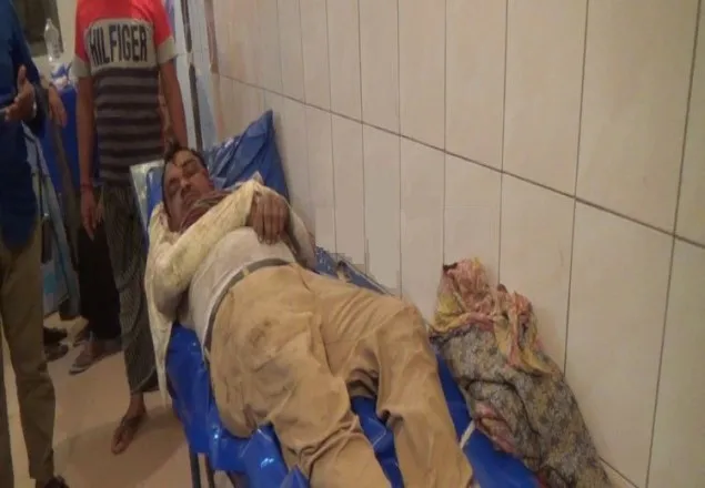 নরসিংদীতে স্ত্রীর সামনেই স্বামীকে কুপিয়ে হত্যা