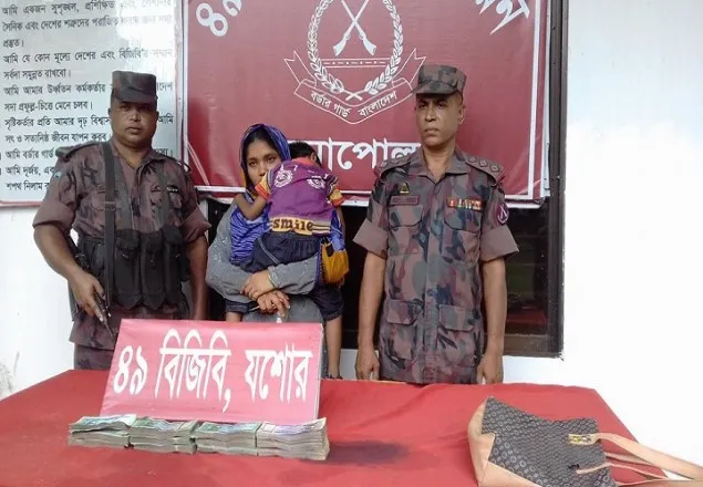 বেনাপোল রেলস্টেশনে ৭ লক্ষ ২৭ হাজার টাকাসহ হুন্ডি ব্যবসায়ী আটক