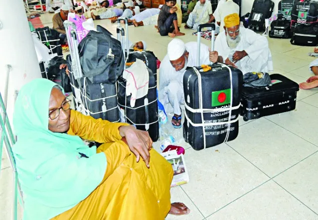 অনিশ্চয়তায় ১৪ হাজার হজযাত্রী 