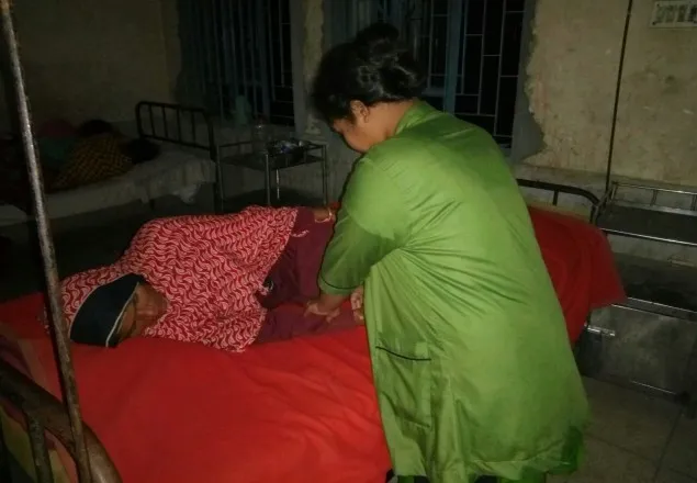 বন্যার্ত হয়ে সুদের টাকা দিতে না পারায় কৃষক দম্পতিকে মারধর
