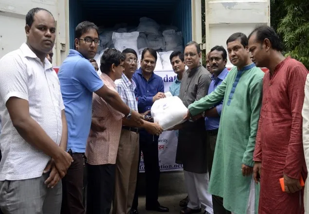 ৫০০ প্যাকেট ত্রাণ দিল সেতারা সালেহা ফাউন্ডেশন 