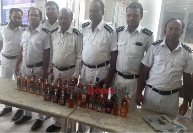 বেনাপোল কাস্টমসে ৩০ বোতল বিদেশি মদ জব্দ 