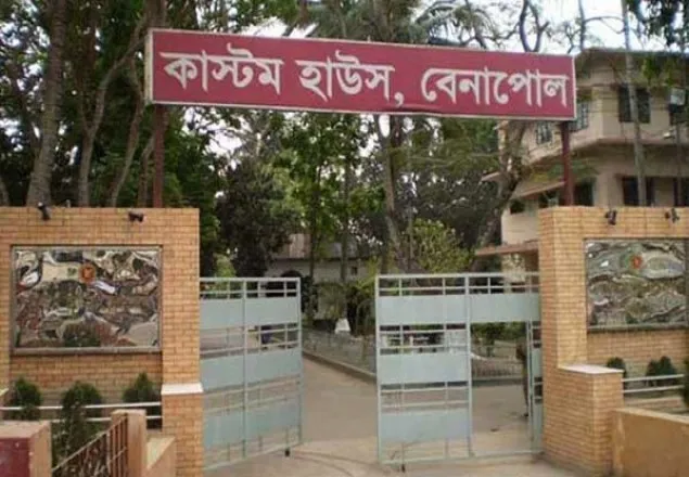 বেনাপোলে ৫০ কোটি টাকার চালান আটকা, মালামাল নষ্টের আশঙ্কা  