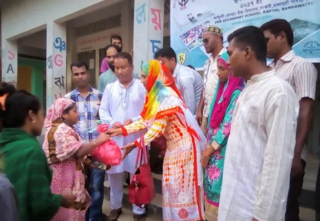 ঠাকুরগাঁওয়ে কাপ্তানিয়ান ফাউন্ডেশনের ত্রাণ বিতরণ   