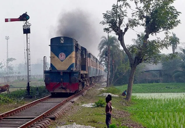 ১১ ঘন্টা পর চালু খুলনা রেল যোগাযোগ