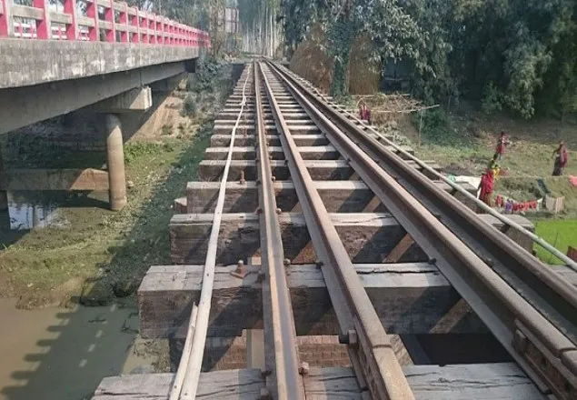 রেললাইনে সমস্যা, কমলাপুর থেকে দেরিতে ছাড়ছে ট্রেন