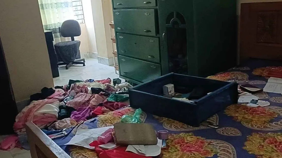 শিক্ষকের বাসা থেকে স্বর্ণালংকার ও নগদ টাকা চুরি