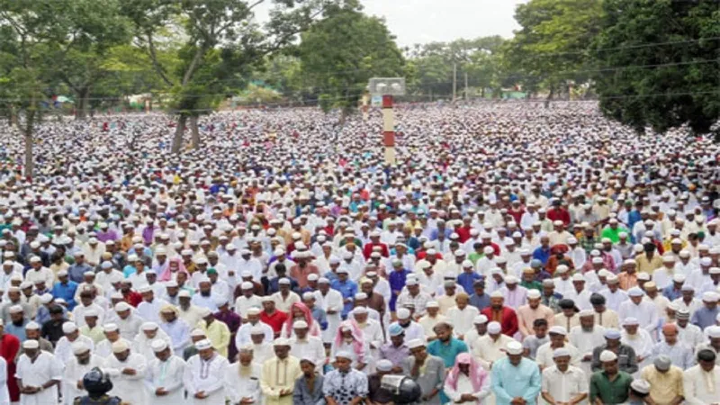 শোলাকিয়ায় দেশের সর্ববৃহৎ ঈদ জামাত অনুষ্ঠিত