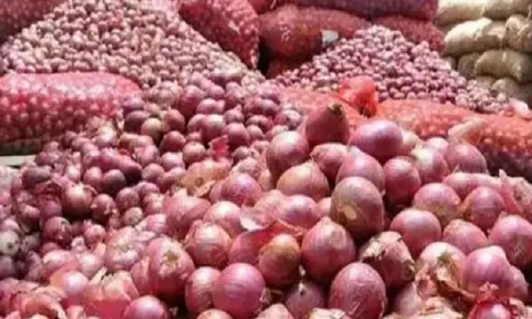 জরুরি ভিত্তিতে পেঁয়াজ আমদানির অনুমতি চায় বাণিজ্য মন্ত্রণালয়