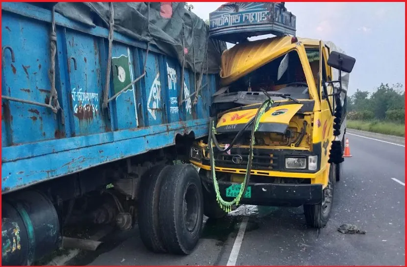 মাদারীপুরে দুই ট্রাকের সংঘর্ষে নিহত ২