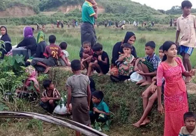 জীবন বাঁচাতে সীমান্তে হাজার হাজার রোহিঙ্গা