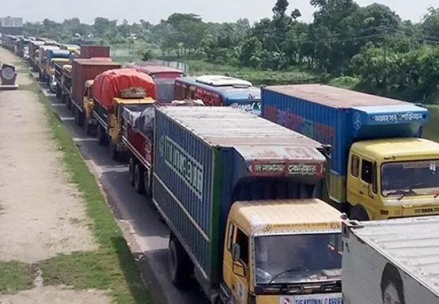 ঢাকা-চট্টগ্রাম মহাসড়কের কুমিল্লায় তীব্র যানজট 