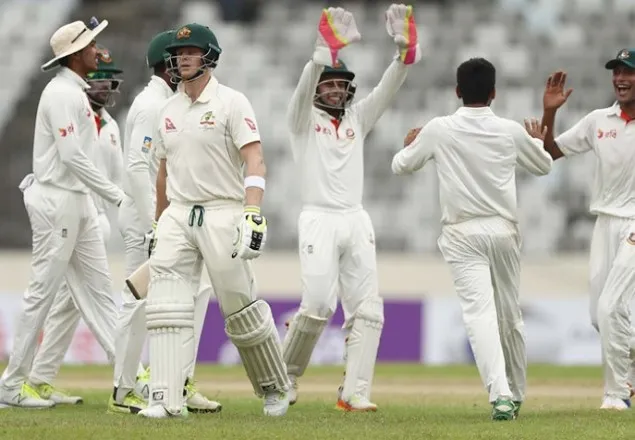 ৬ উইকেট হারিয়ে বিপর্যয়ে অস্ট্রেলিয়া    
