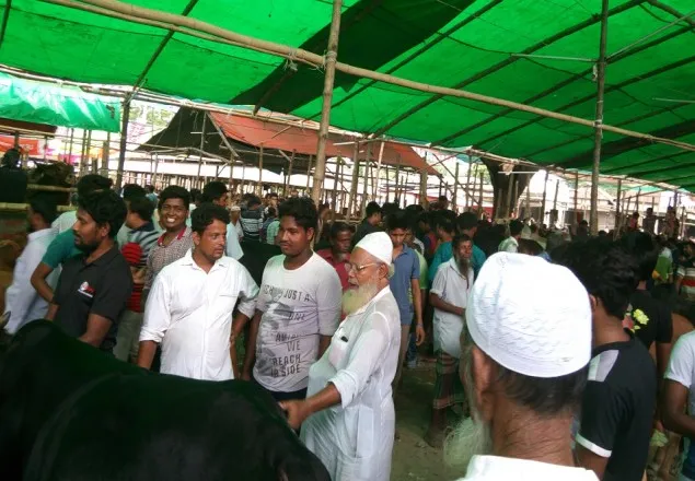 জমে উঠেছে শ্রীনগরে ঐতিহ্যবাহী দেউলভোগ পশুর হাট