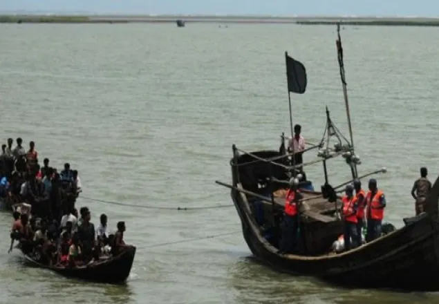 নাফ নদীতে রোহিঙ্গাবোঝাই নৌকাডুবি : ৪ লাশ উদ্ধার