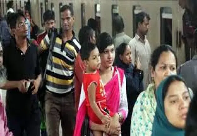 ছুটি শেষে কর্মস্থল ঢাকায় ফিরতে শুরু করেছে মানুষ