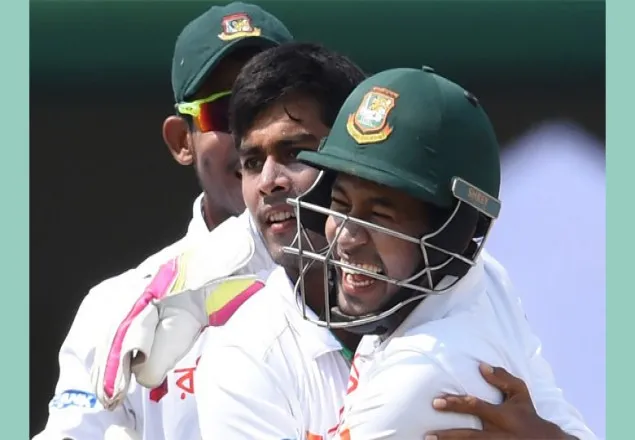 অপ্রতিরোধ্য মিরাজ, হঠাৎ তছনছ অস্ট্রেলিয়া