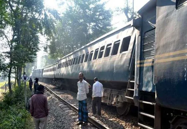 রাজশাহীতে 'মহানন্দা এক্সপ্রেস' ট্রেনের বগি লাইনচ্যুত 